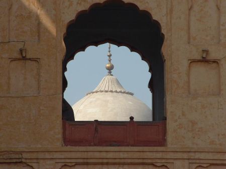 053_03_02_06_central_dome_badshahi_mosque